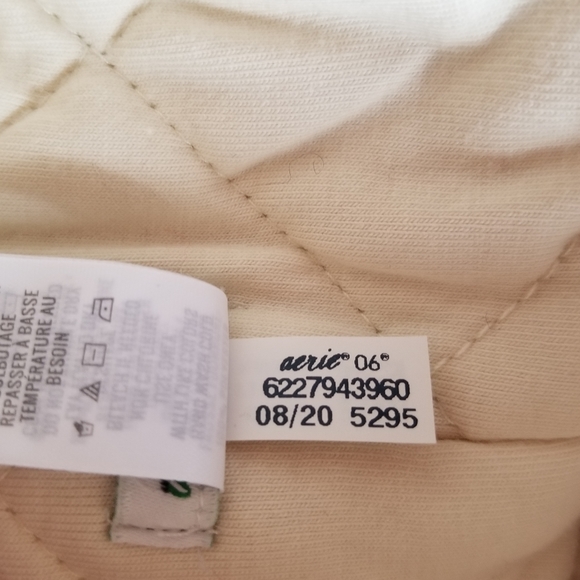 Aerie NWOT Gold Metallic Pompom Winter Hat - Picture 7 of 8